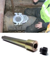Plug Insertion/Extraction Plug Insertion/Extraction